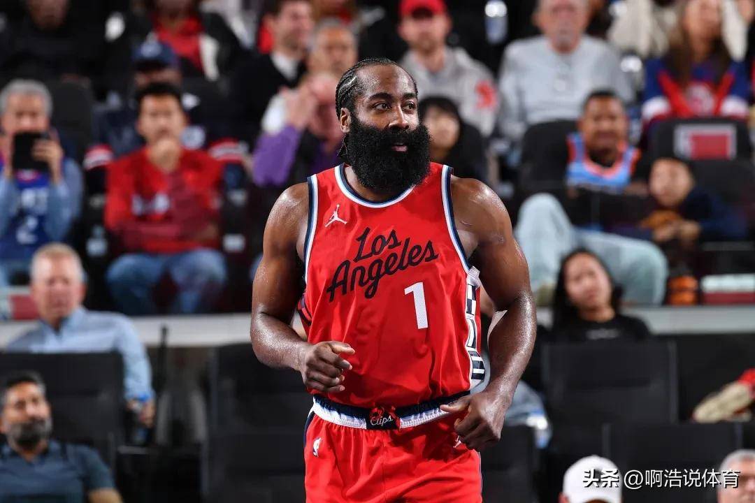 夏洛特黄蜂门线救险备战中超哈登在湖人比赛中关键助攻之后，窗口期那不勒斯调整名单以备NBA季后赛的简单介绍